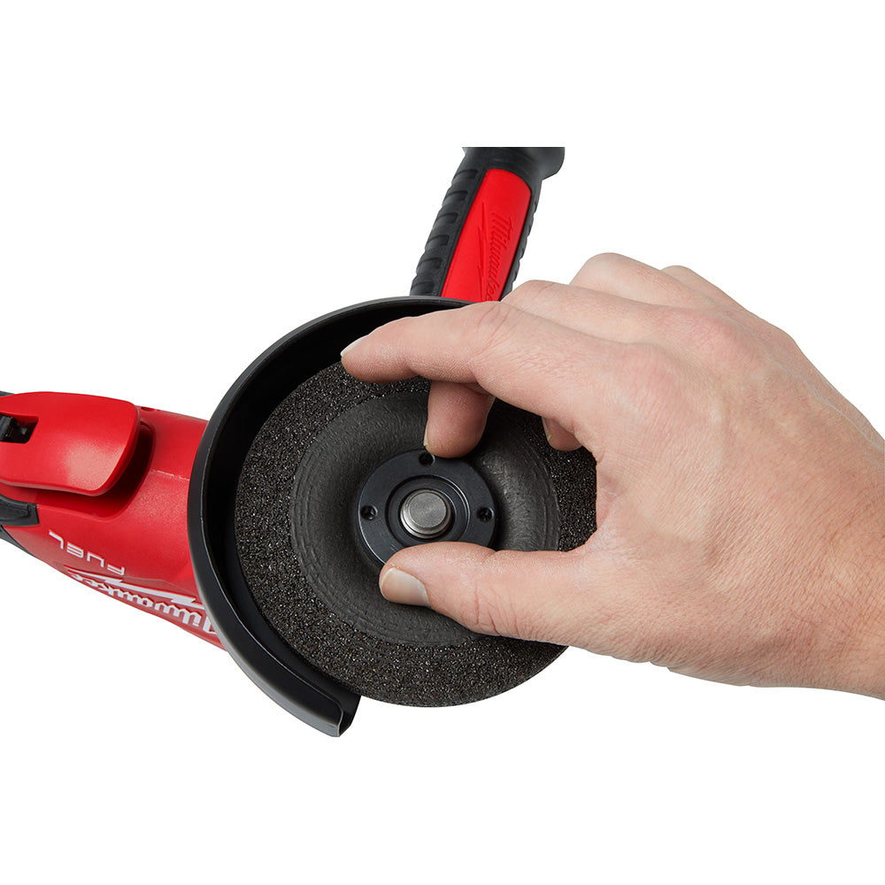 Milwaukee, 2888-20 M18 FUEL 4-1/2 po / 5 po Meuleuse de freinage à vitesse variable, interrupteur à palette sans verrouillage