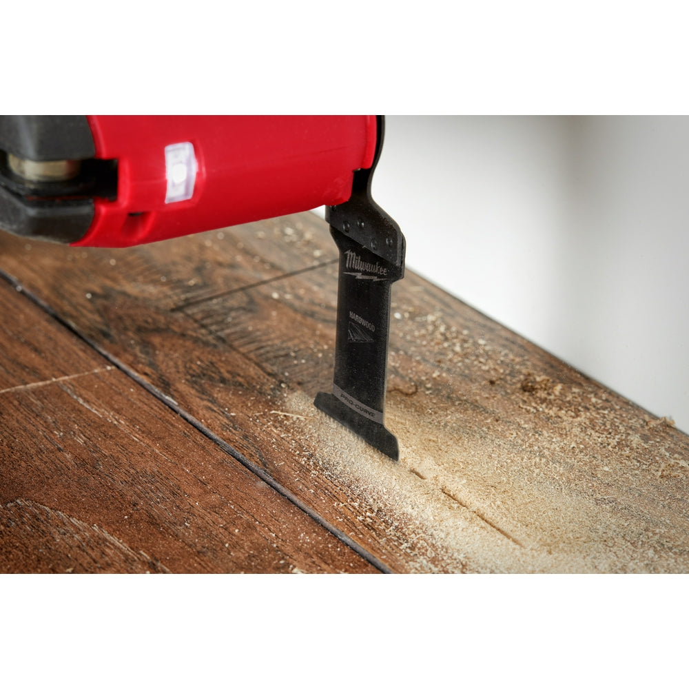 Milwaukee, 49-25-1131 MILWAUKEE® OPEN-LOK™ 1-3/8" HCS Japanese Tooth PRO-CURVE™ Hardwood Multi-Tool Blade