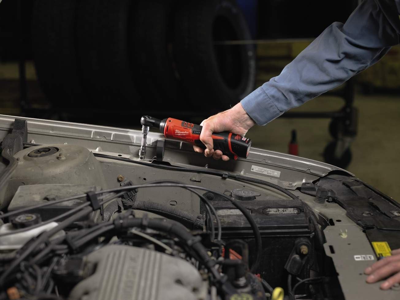 Milwaukee 2457-21 M12 3/8in Cordless Ratchet CP1.5 Kit