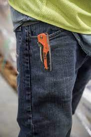 Klein Tools 44218 – 2.5-Inch Cable Skinning Utility Knife with Replaceable Blade